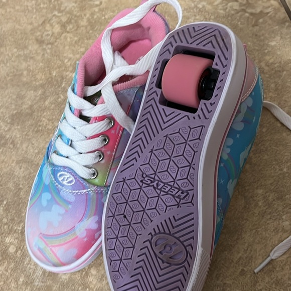 Heelys size 2- heart and rainbow print - Picture 3 of 3
